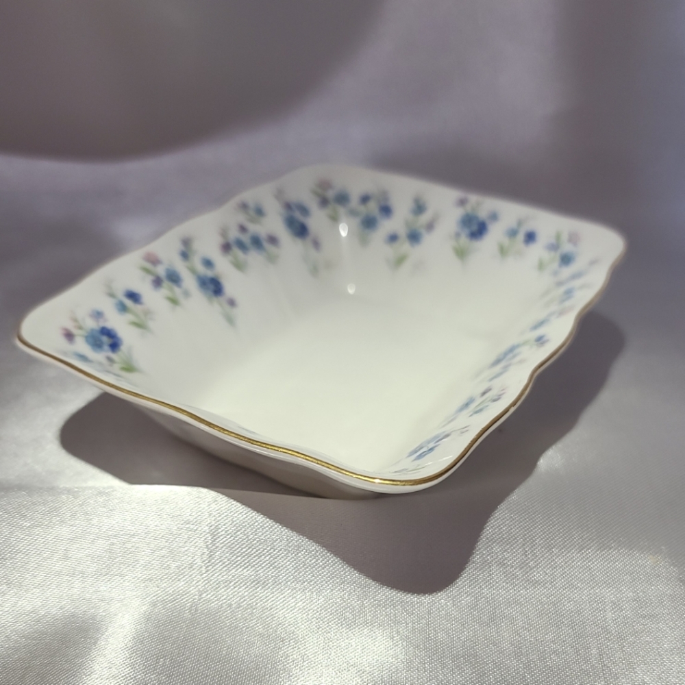 Memory Lane Rectangular Dish Royal Albert - Picture 3 of 7
